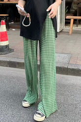 Lockere, lässige, grüne, karierte lange Hose